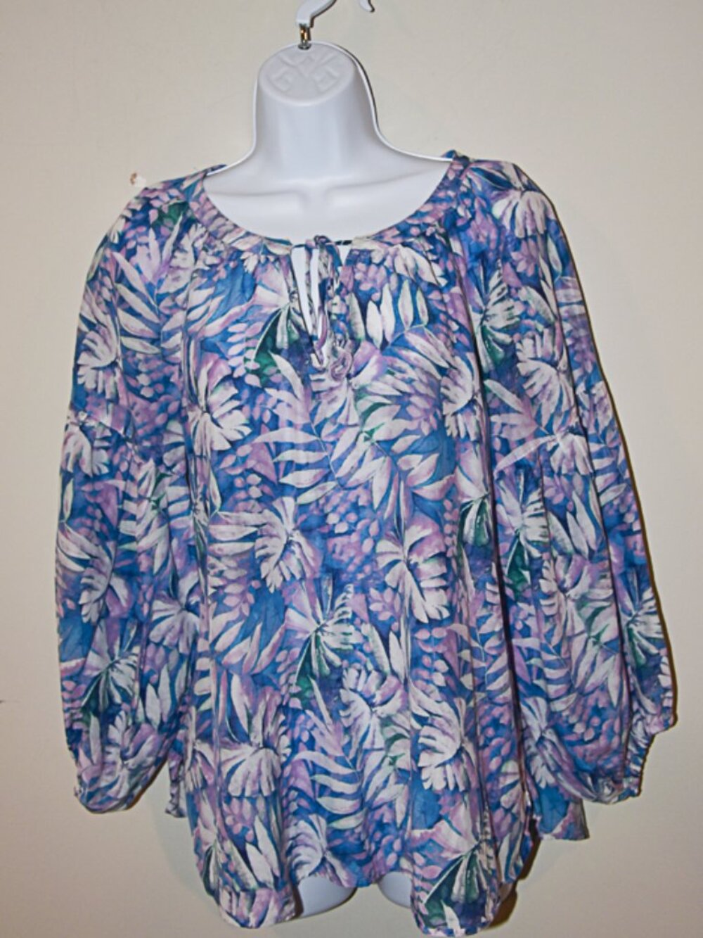 Tommy Bahama "I Beleaf in You" blouse Size Large